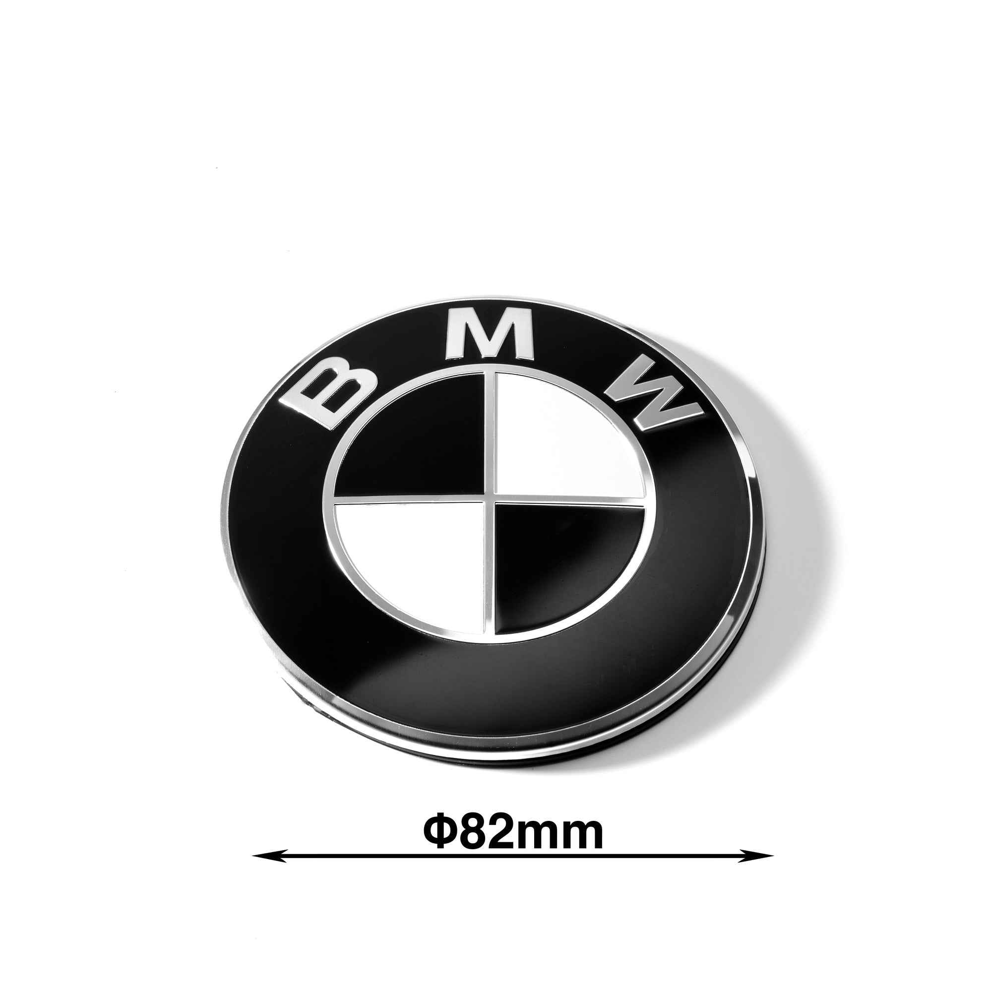 Set embleme BMW fata + spate 82mm 2 pini + 82mm 2 gauri
