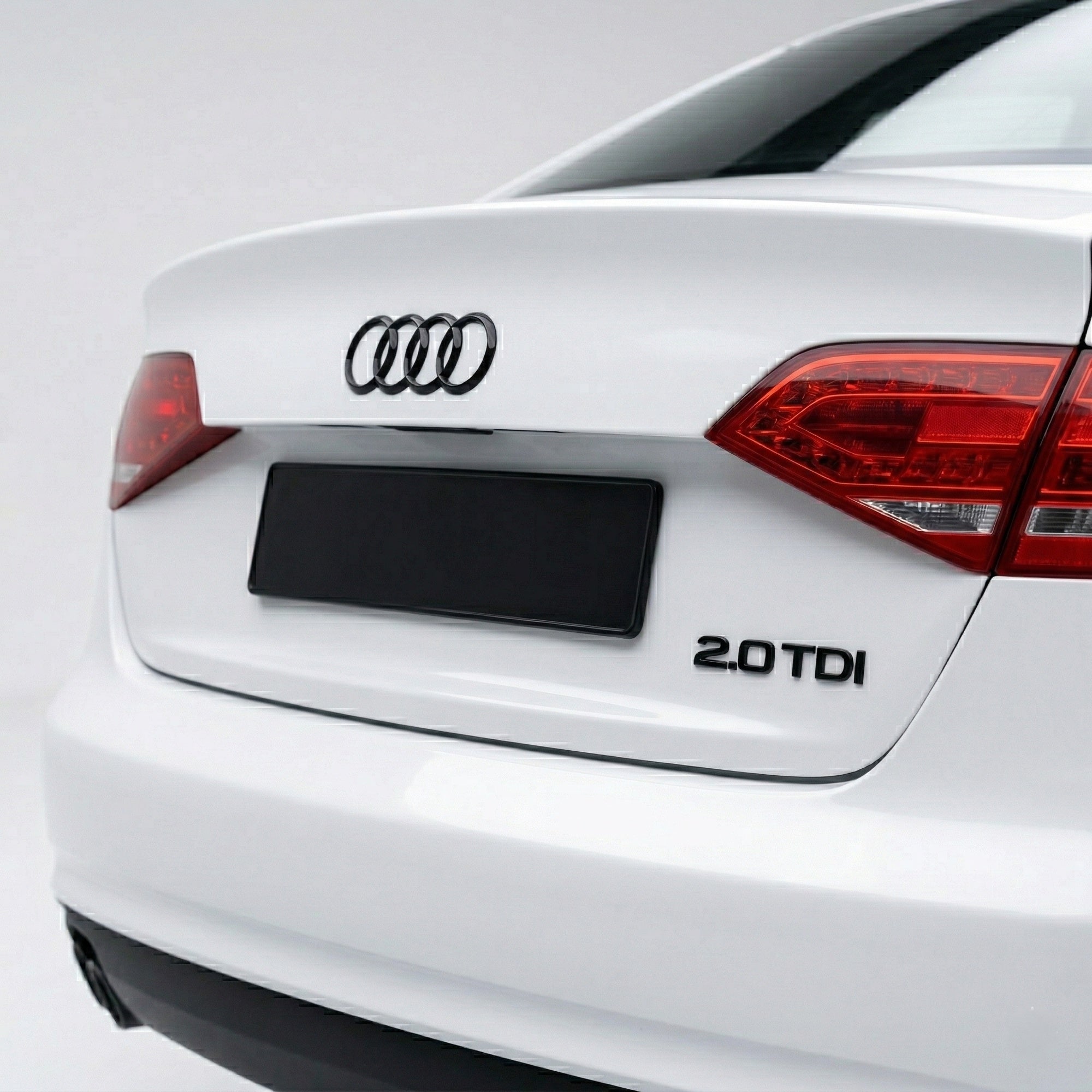 Emblemă Audi 2.0 TDI pentru portbagaj / haion, Negru Lucios