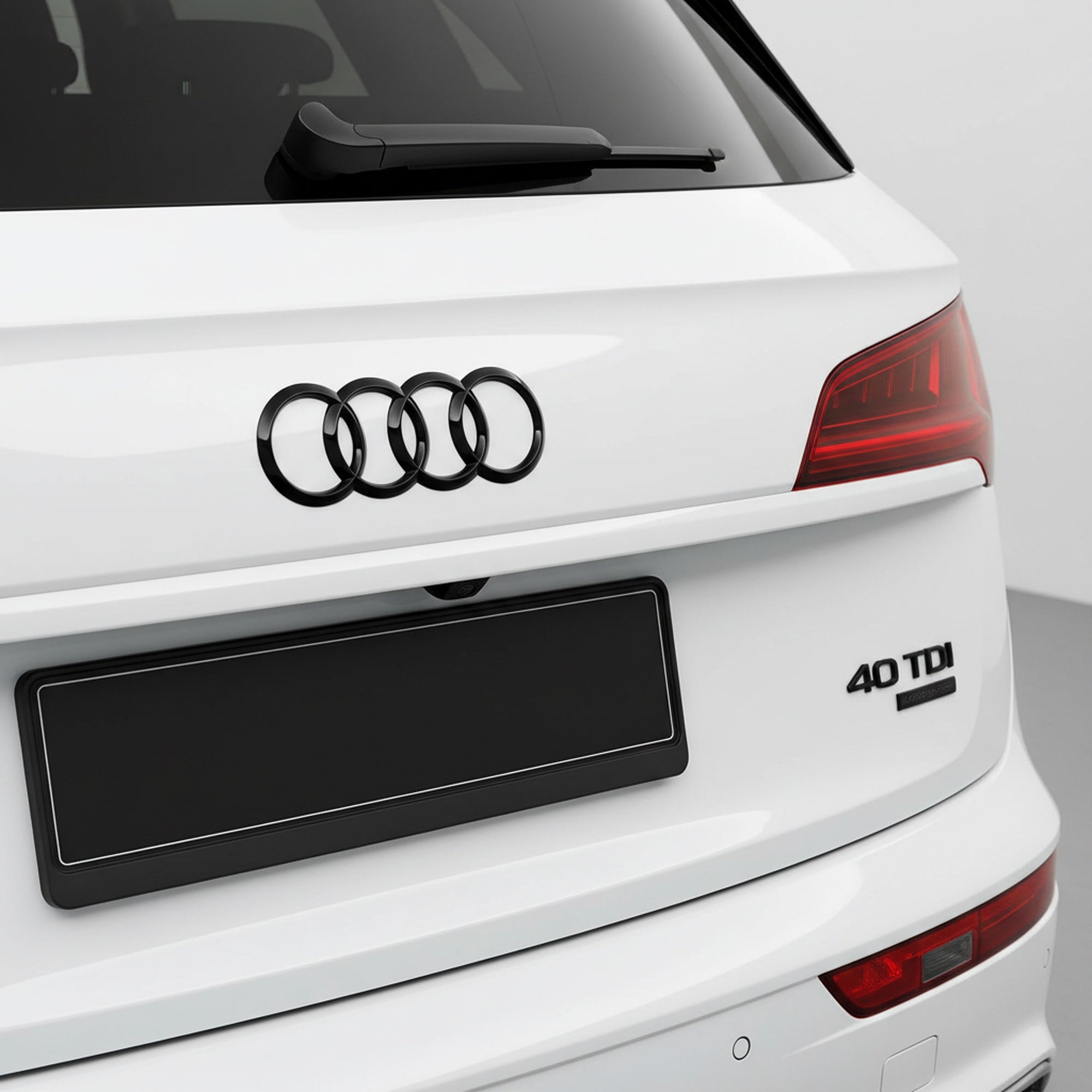 Emblemă Audi 40 TDI pentru portbagaj / haion, Negru Lucios