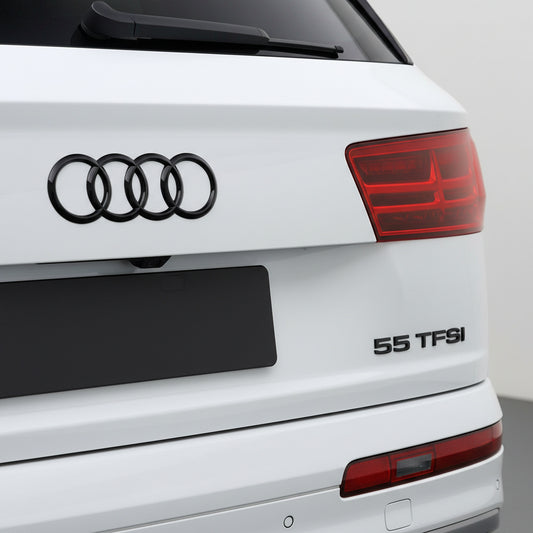 Emblemă Audi 55 TFSI pentru portbagaj / haion, Negru Lucios