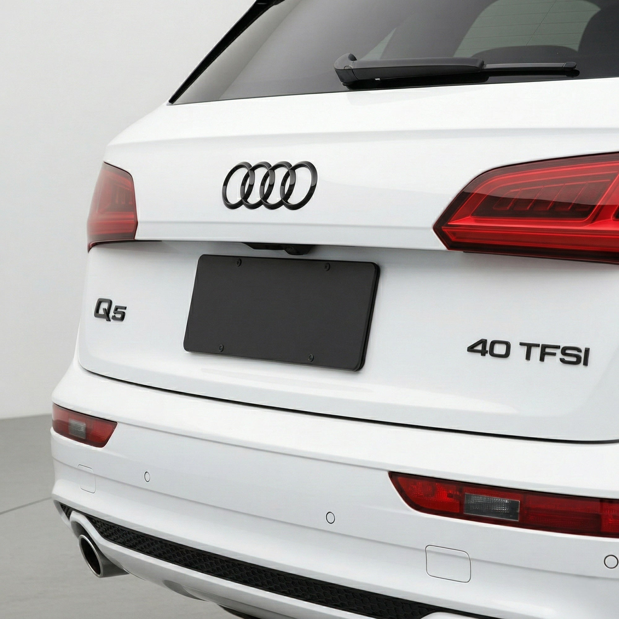 Emblemă Audi Q5 pentru portbagaj / haion, Negru Lucios