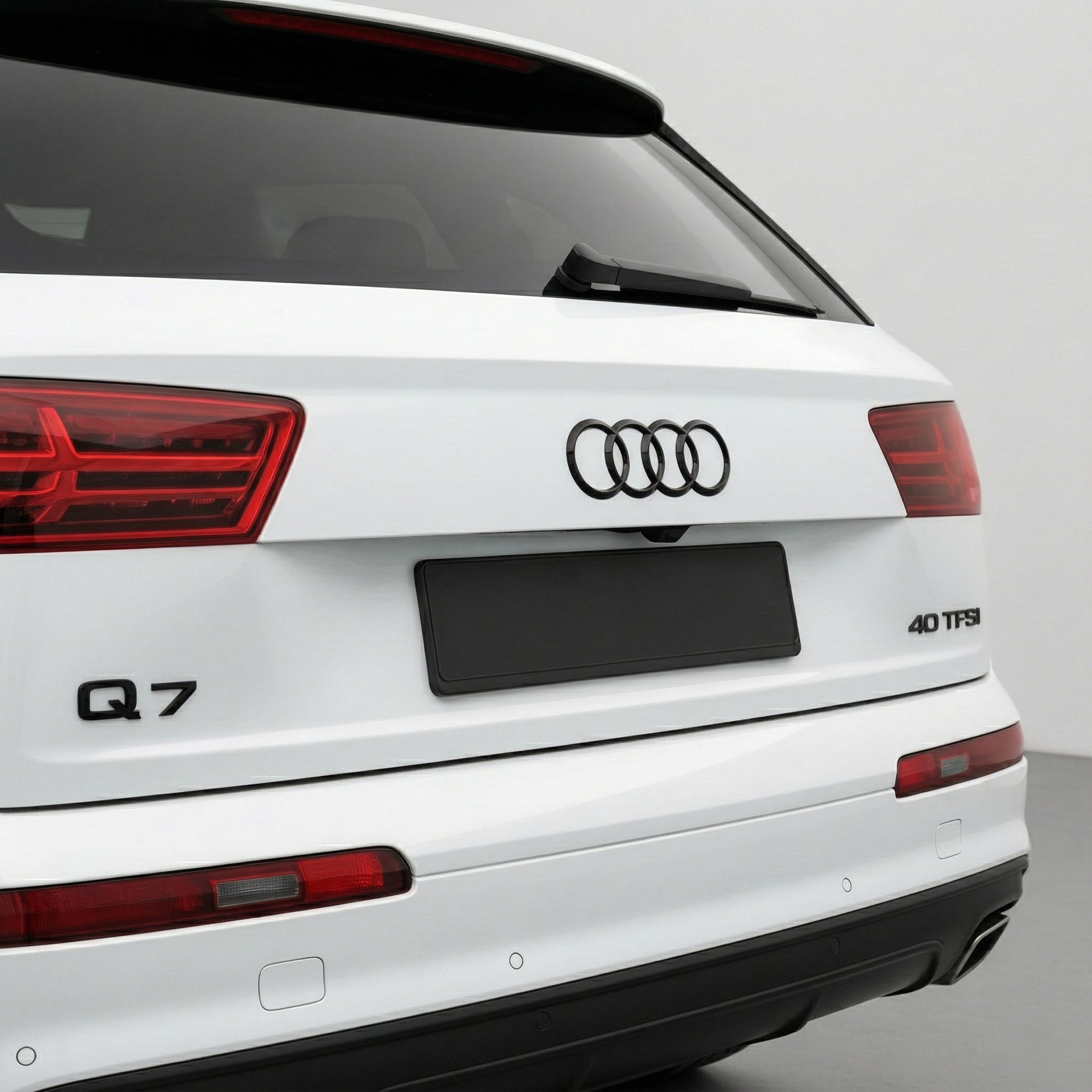 Emblemă Audi Q7 pentru portbagaj / haion, Negru Lucios