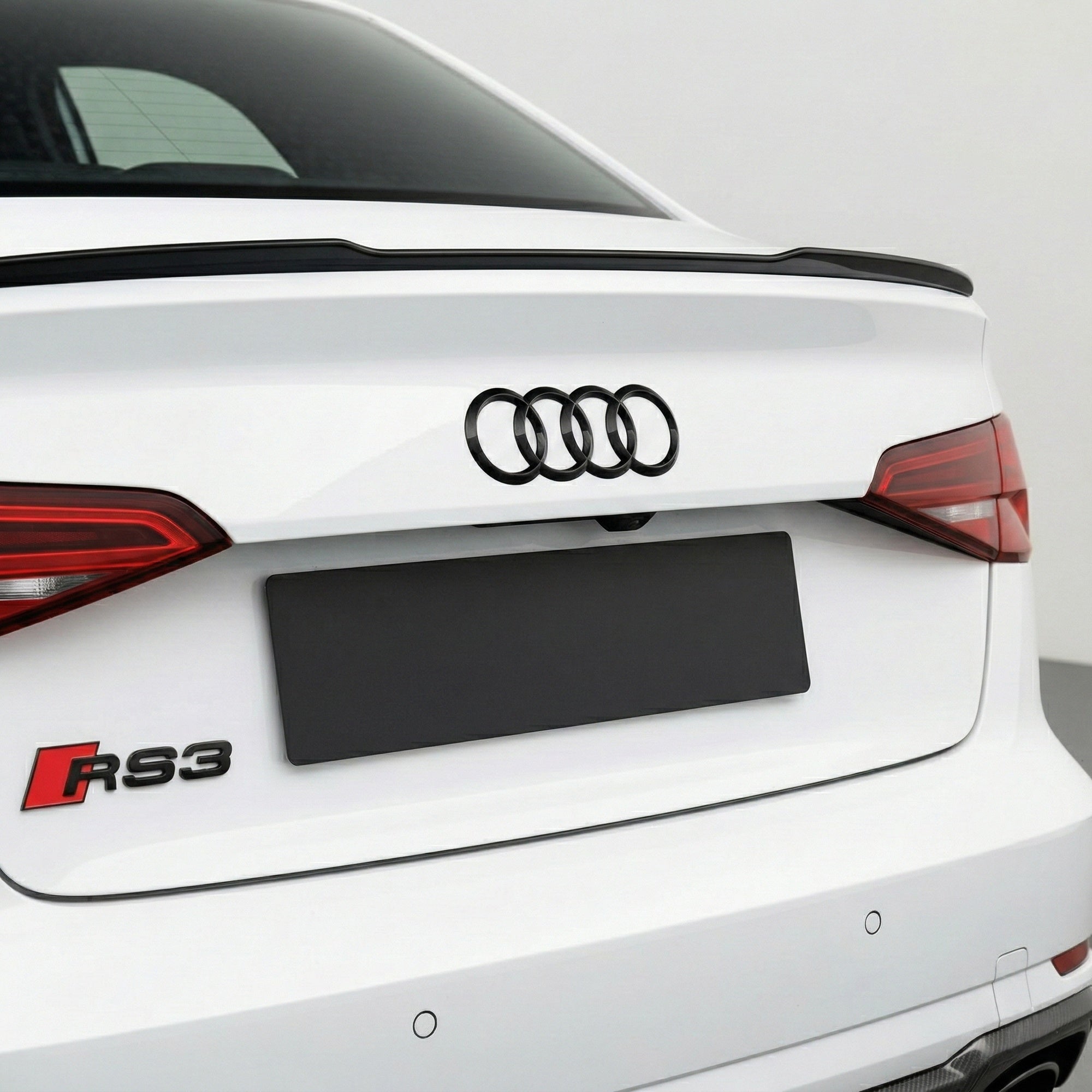 Emblemă Audi RS3 pentru portbagaj / haion, Negru Lucios