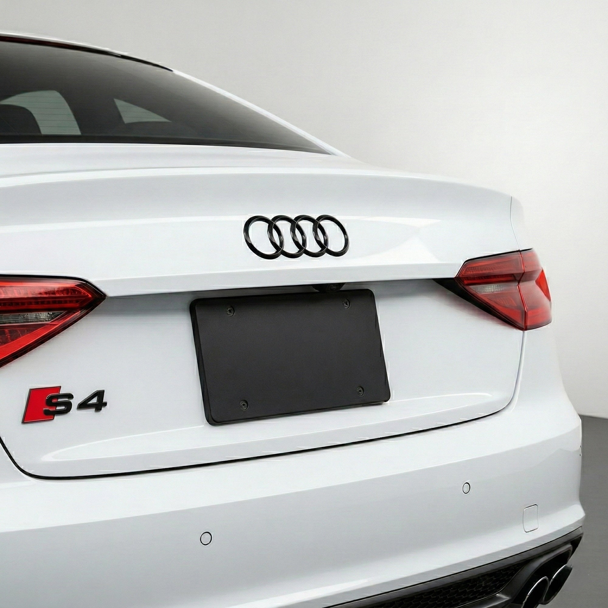 Emblemă Audi S4 pentru portbagaj / haion, Negru Lucios