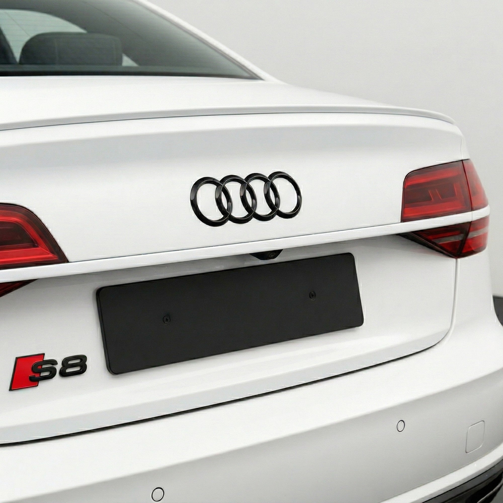 Emblemă Audi S8 pentru portbagaj / haion, Negru Lucios
