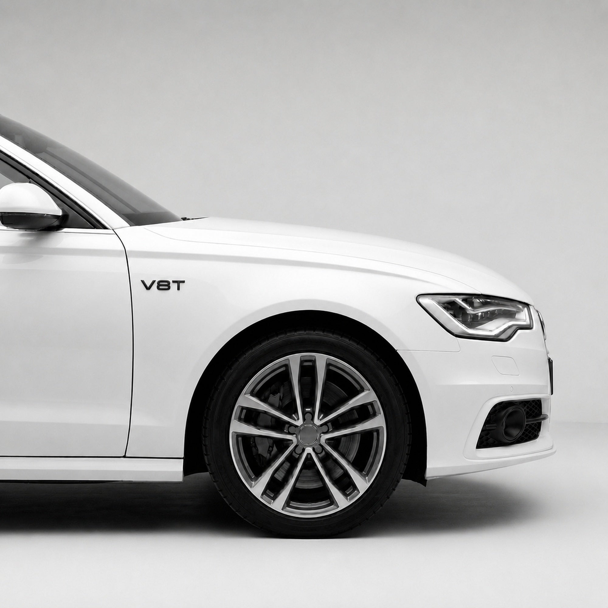 Set 2 embleme Audi V8T pentru aripi, Negru Lucios