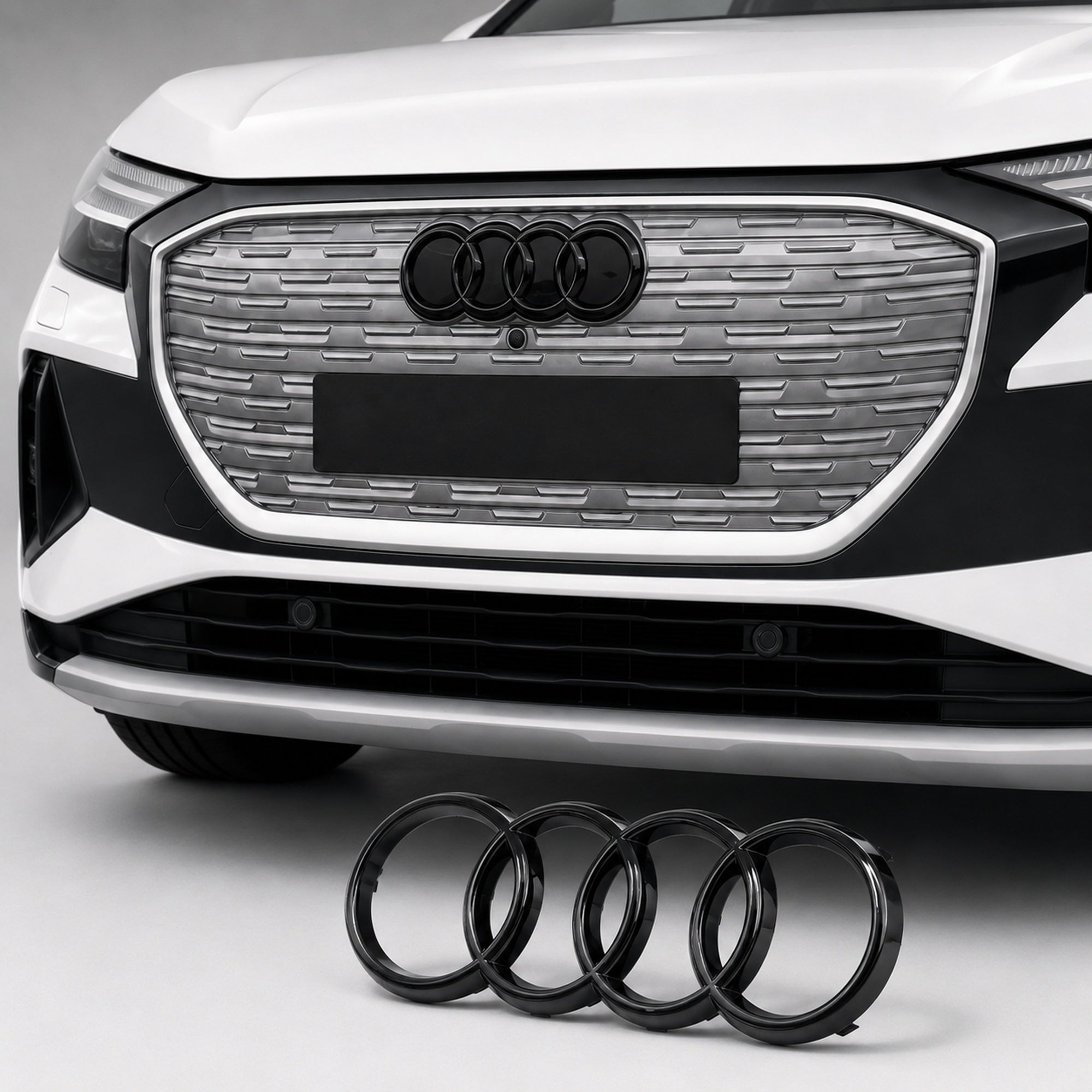 Set embleme Audi Q4 e-tron / Q8 e-tron, 285+192 mm, Negru Lucios