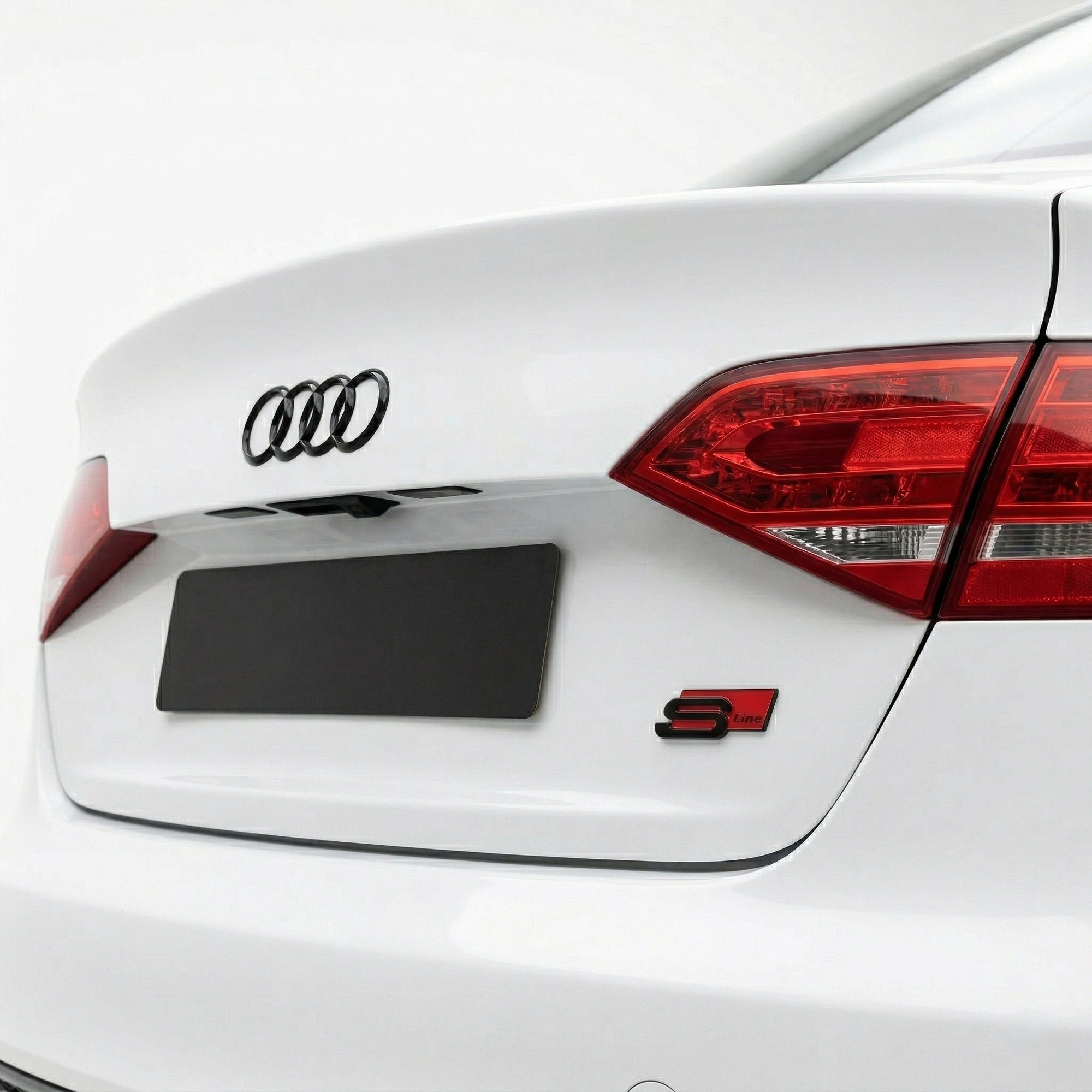 Emblemă metalică Audi S line pentru portbagaj / haion, Roșu
