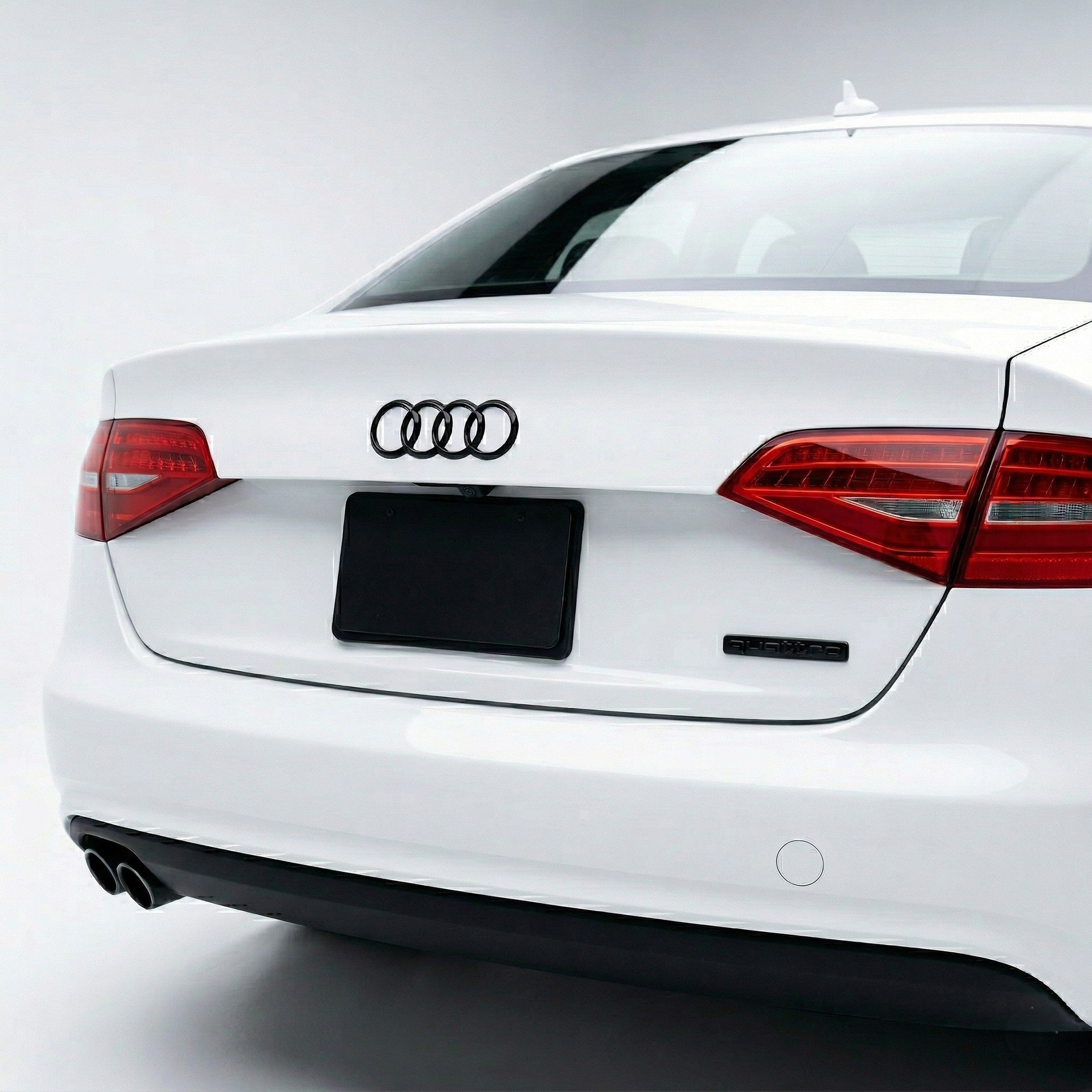 Emblemă Audi quattro pentru portbagaj / haion, Negru Lucios