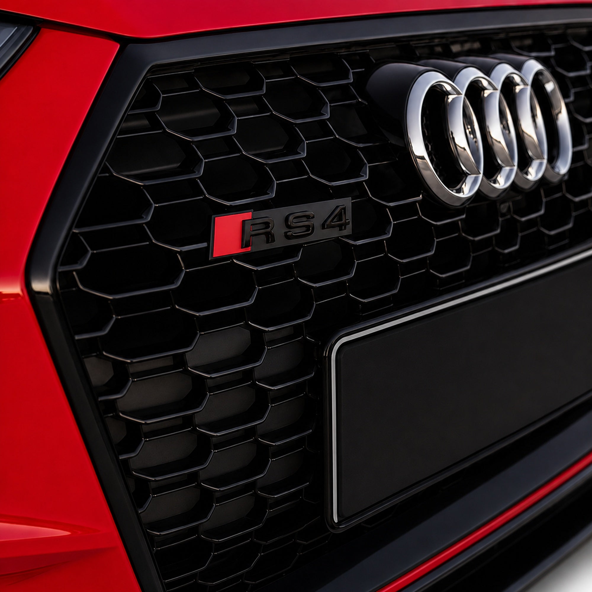 Emblemă Audi RS4 pentru grilă fagure, 11,3 × 2,2 cm, Negru Lucios