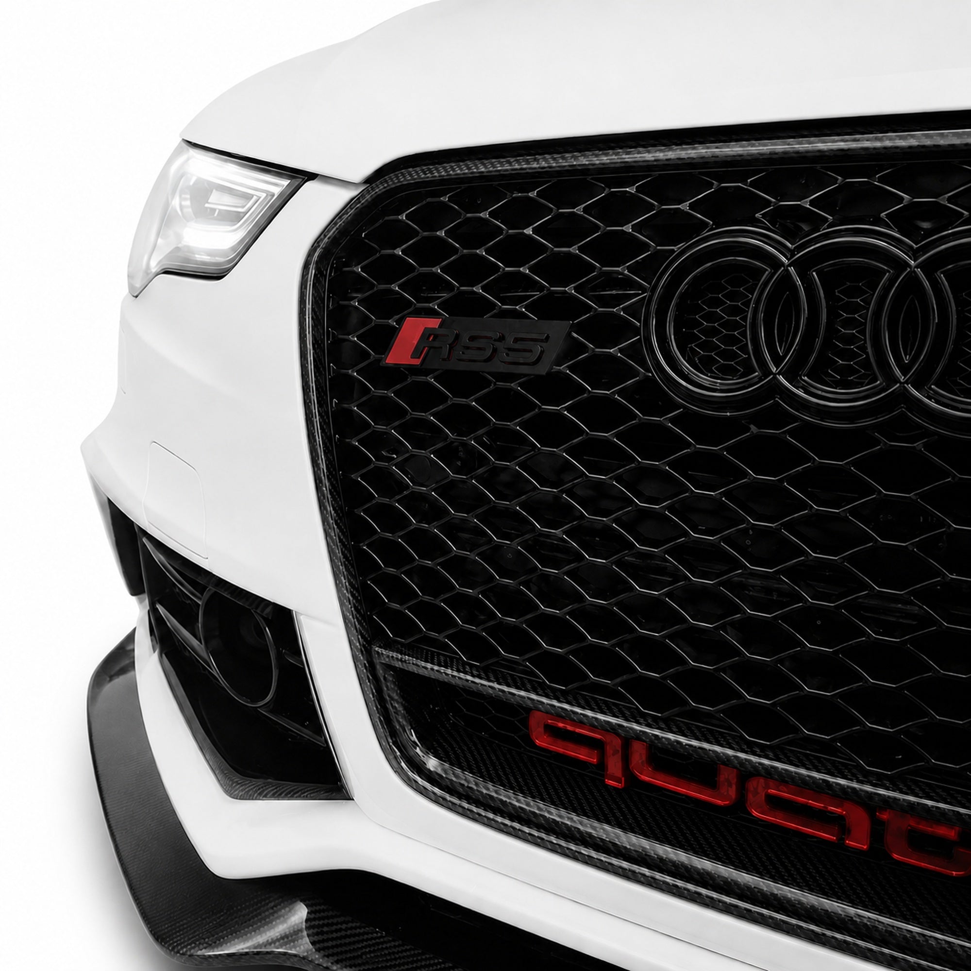 Emblemă Audi RS5 pentru grilă fagure, 11,3 × 2,2 cm, Negru Lucios