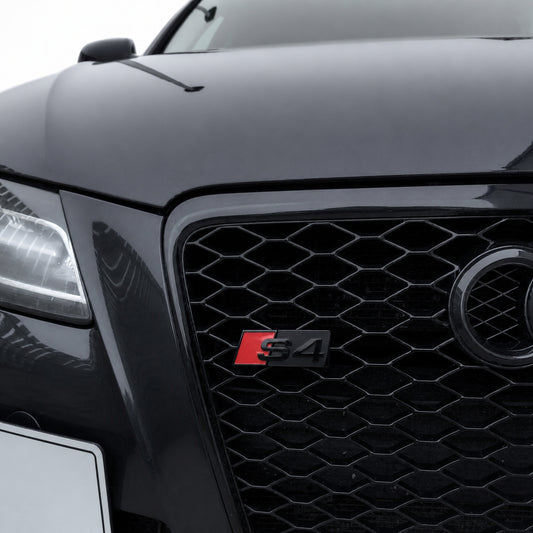 Emblemă Audi S4 pentru grilă fagure, 7 × 2,2 cm, Negru Lucios