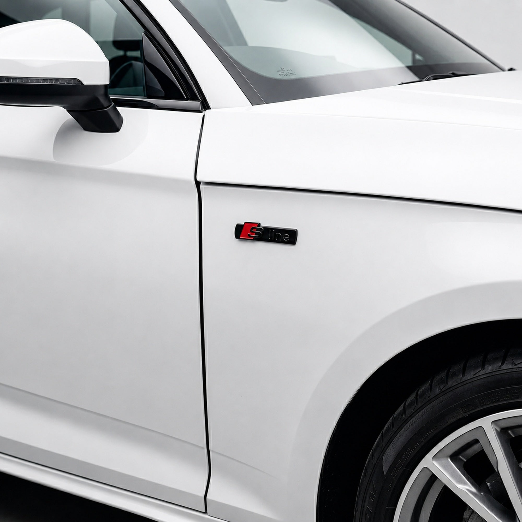 Emblemă Audi S line pentru aripă / ușă, Negru Lucios