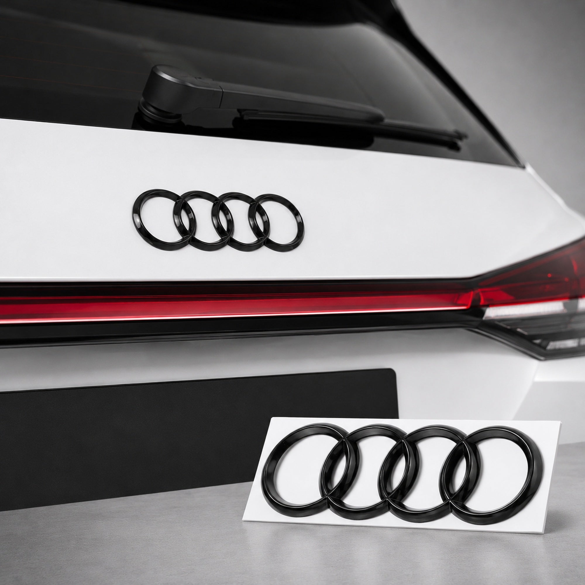 Set embleme Audi Q4 e-tron / Q8 e-tron, 285+192 mm, Negru Lucios