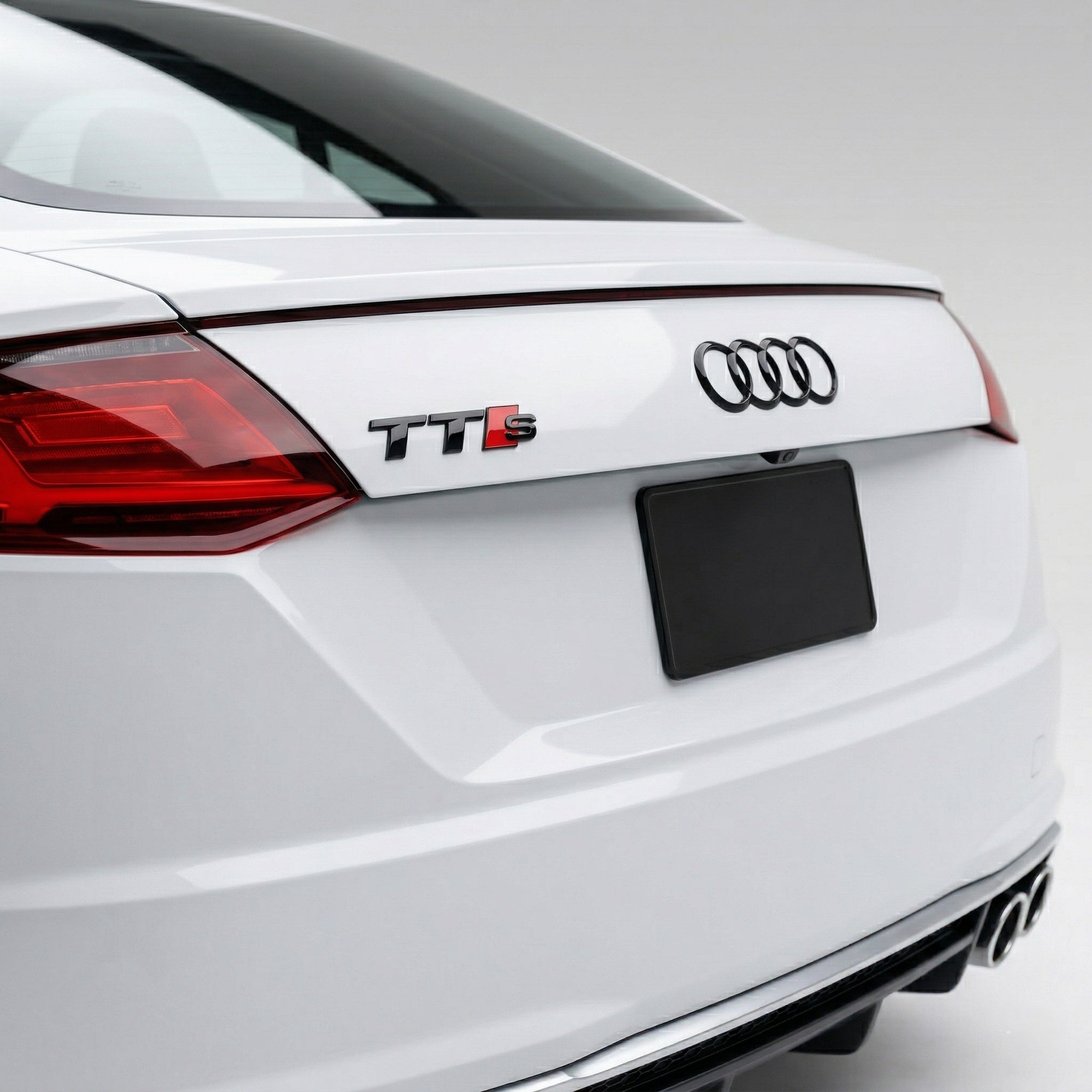 Emblemă Audi TTS pentru portbagaj / haion, Negru Lucios